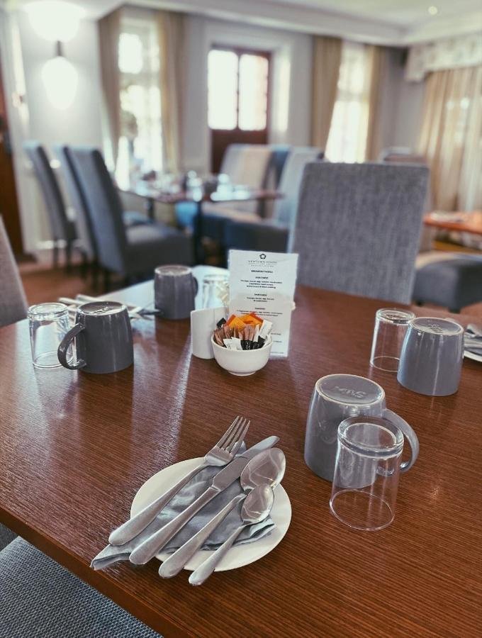 Newtown House Hotel Саут-Хейлинг Экстерьер фото